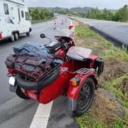 Na dálnici havaroval motocykl se sidecar
