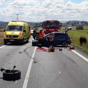 Vážná nehoda - jednu z řidiček museli vyprostit hasiči