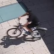 Při ošetřování zraněné kamarádky mu ukradli kolo