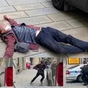 V centru Plzně útočil na auto jako šílený