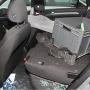 Zloděje přilákaly věci odložené v autě