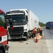 Nehoda s rozsáhlým únikem nafty zcela uzavřela dálnici