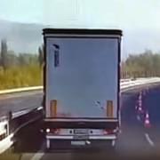 Řidič kamionu na dálnici vyrazil s téměř třemi promile