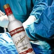 Těžce opilý lékař ordinoval na chirurgii
