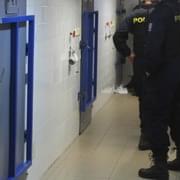 Opilý Polák na záchytce napadl a zranil policistu