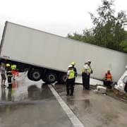 Dvojitá nehoda kamionů na dálnici D5